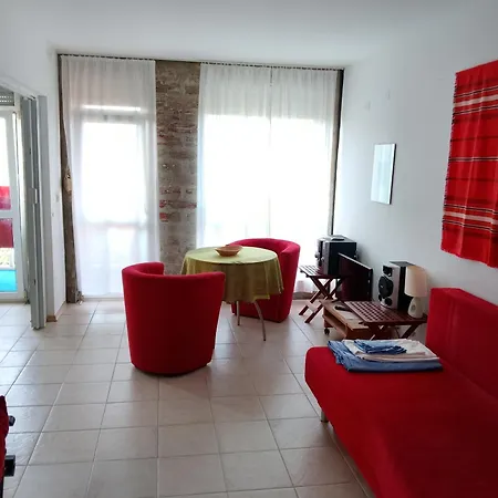 Apartman 6 Treti Mart Street 2 Floor North